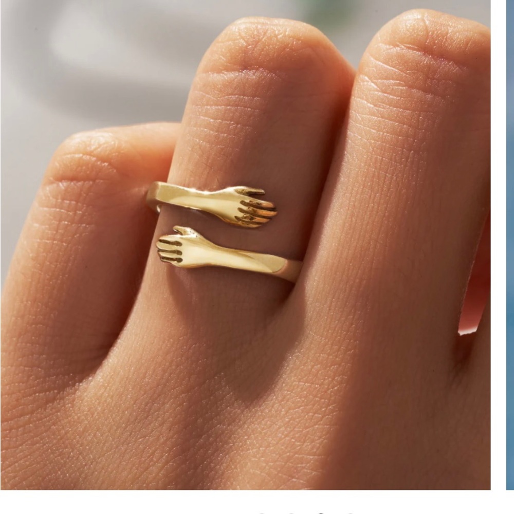 NWOT 18k plated gold hug ring